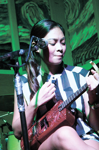 UKULELE LOVING. Dawn Mirafuentes, a member of Ukulele Cebu, cradles her happy instrument.