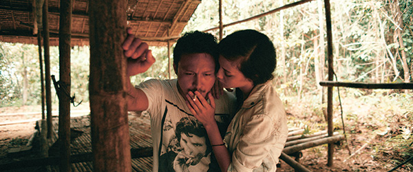 Main characters Ross (Baron Geisler) and Sofia (Ilona Struzik) in the tropical heat