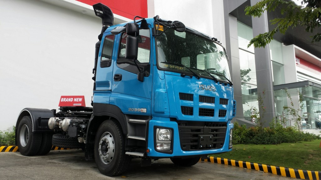 BRAND NEW. Isuzu EXR on display outside the Isuzu Philippines Corp. new showroom on A. Soriano Ave., North Reclamation Area, Cebu City. (WEEKEND PHOTO/N.S. VILLAFLOR)