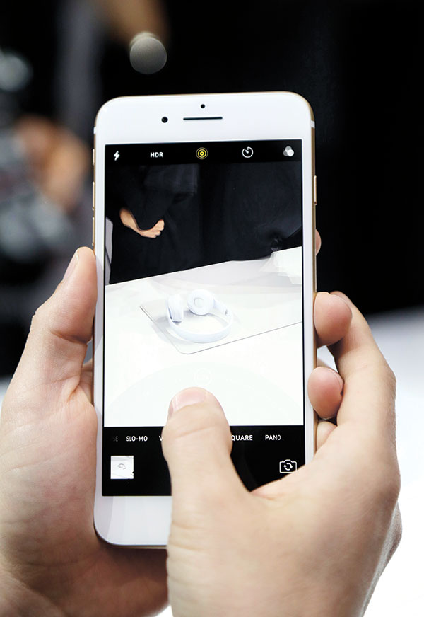 ZOOM. The iPhone 7 Plus camera with its zoom feature. (AP PHOTO)
