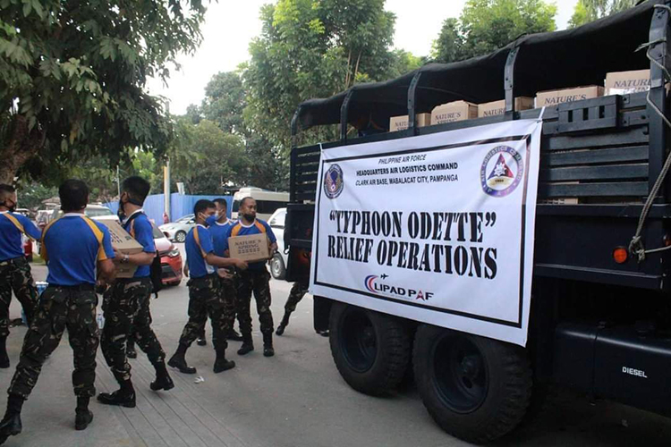 PAF flies relief goods for 'Odette' victims - SunStar